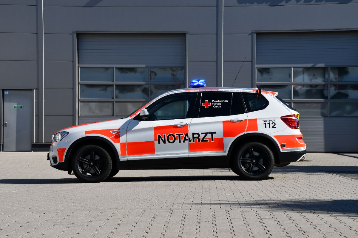BMW 3er 5er X1 X3 X5 Polizei Feuerwehr Notarzt Einsatzfahrzeuge Prospekt 2013 